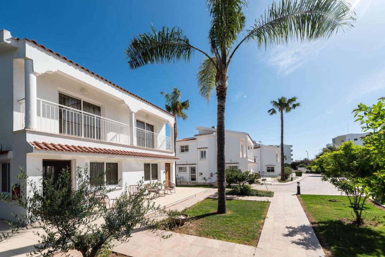 Fig Tree Z Holiday Resort Paralimni Bagian luar foto