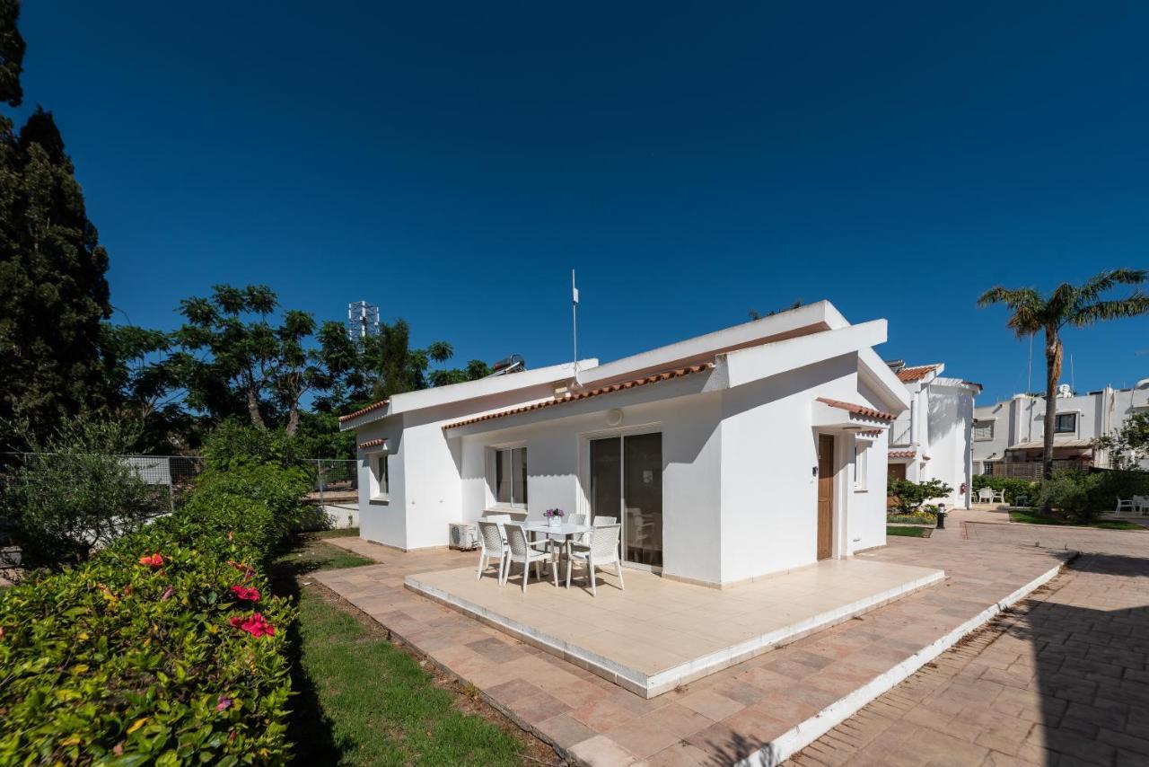 Fig Tree Z Holiday Resort Paralimni Bagian luar foto