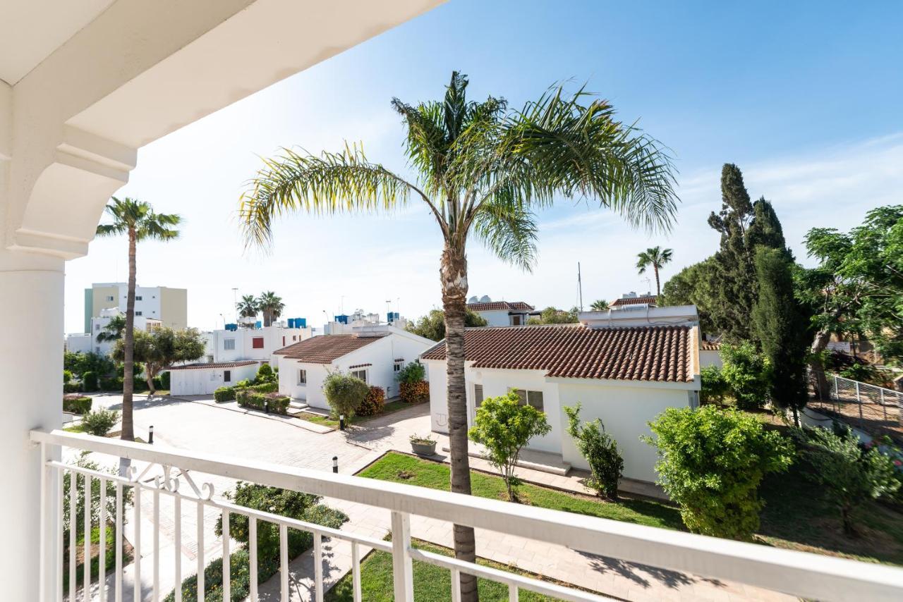 Fig Tree Z Holiday Resort Paralimni Bagian luar foto