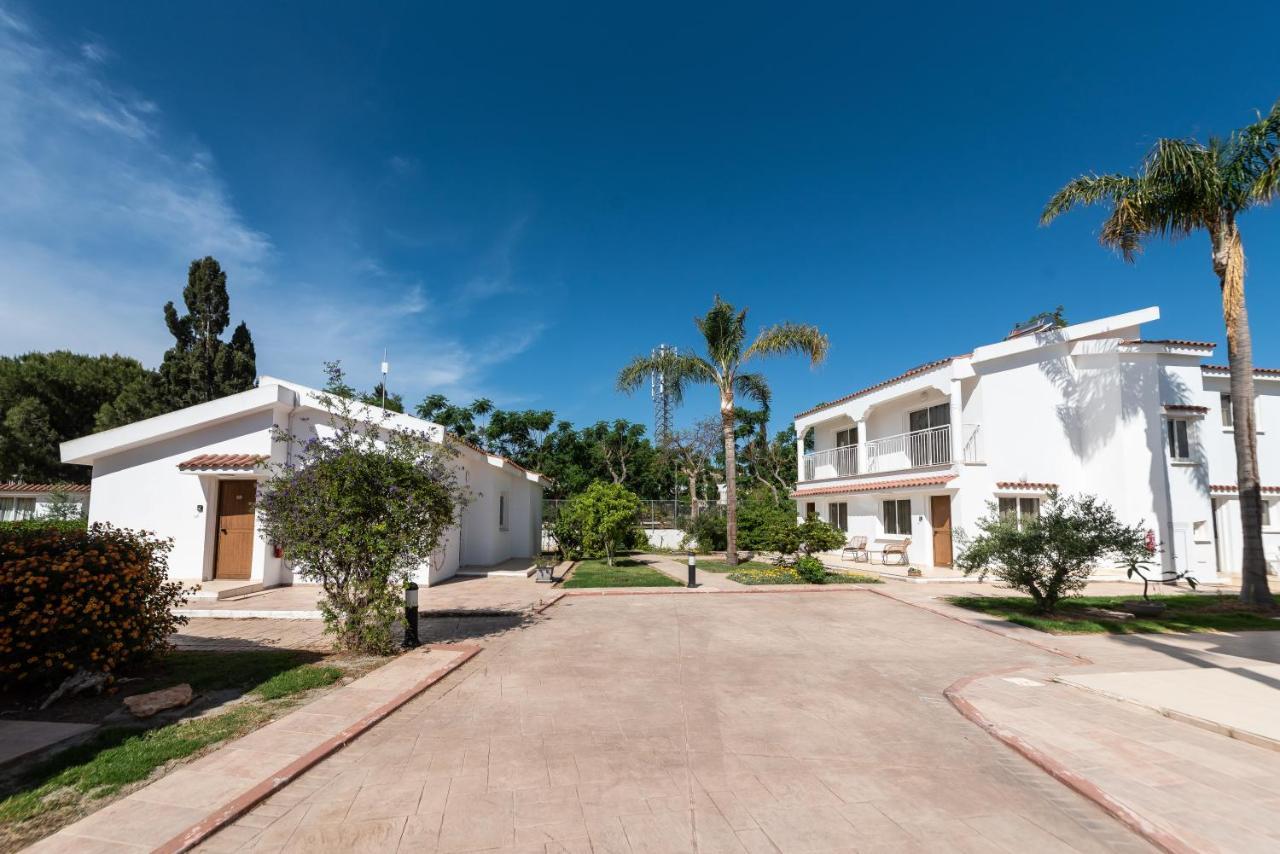 Fig Tree Z Holiday Resort Paralimni Bagian luar foto