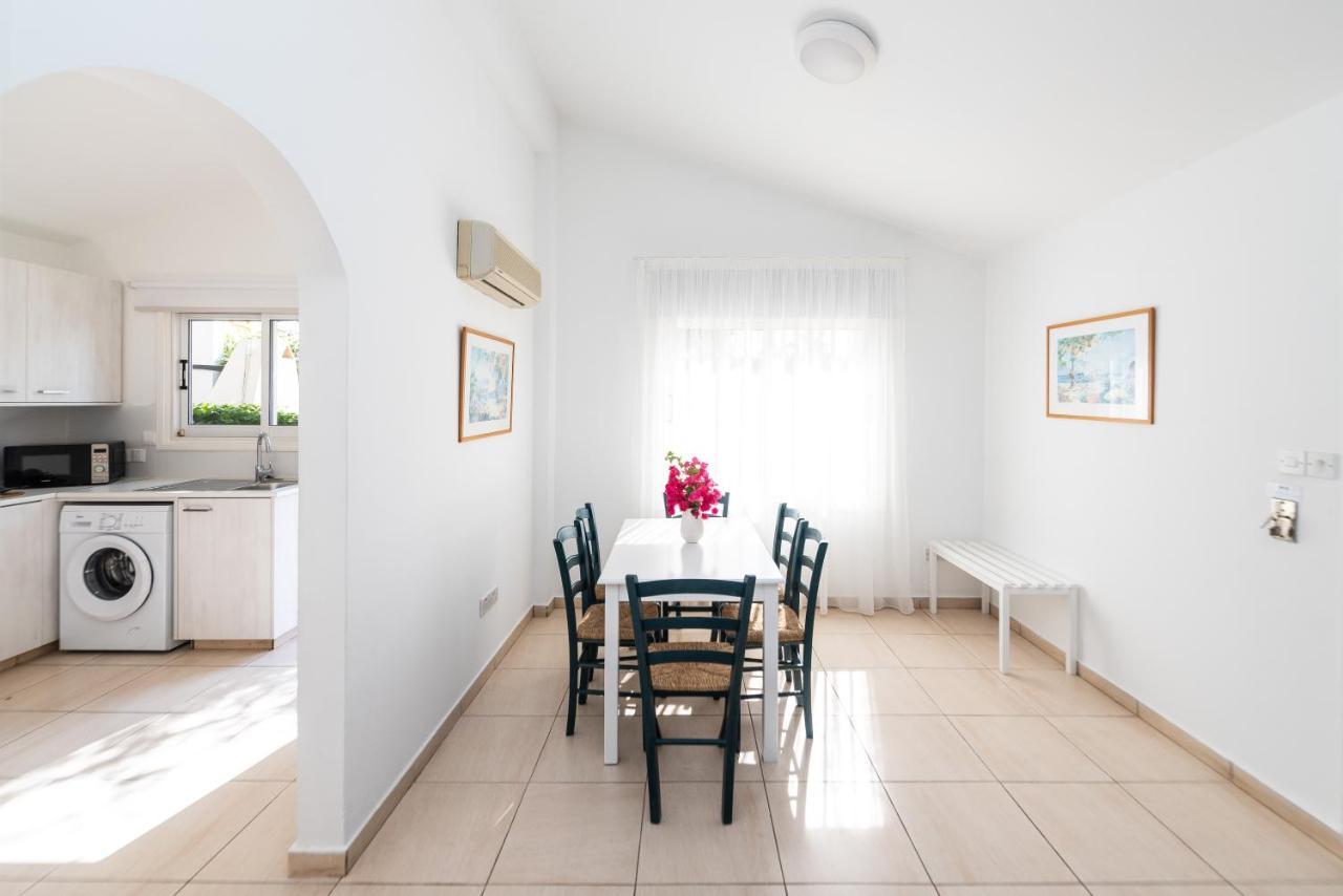 Fig Tree Z Holiday Resort Paralimni Bagian luar foto